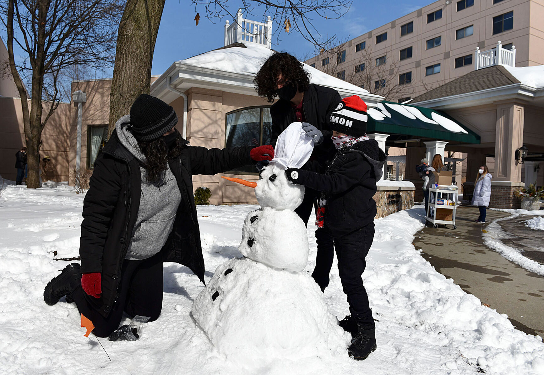 MET 022021 SNOW MERCERS 01